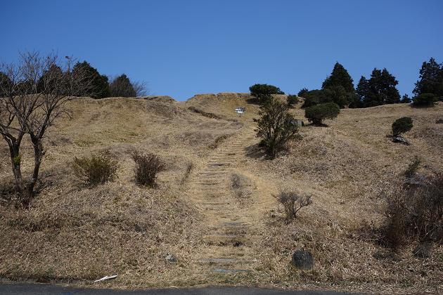 10　たったコレを登れば山頂らしい.JPG