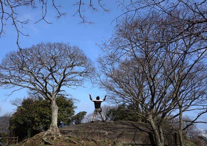 11　砲台の上で儀式を.JPG