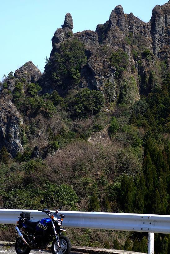 12　あの岩、落ちないのか？.JPG
