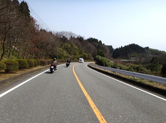 13　信号で切れたら緊急自動車の先導に変わりました.JPG