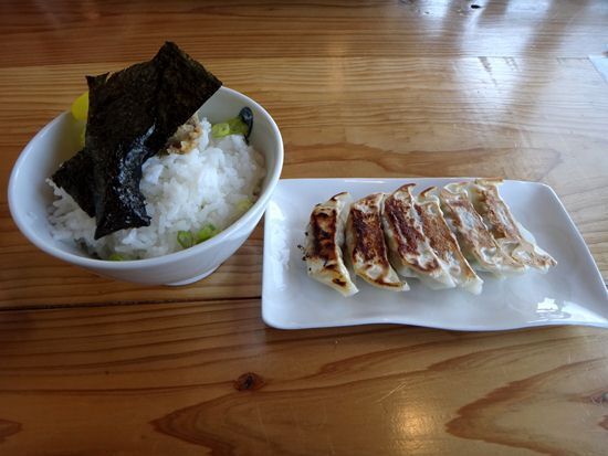 15　金賞餃子と味噌ご飯.JPG