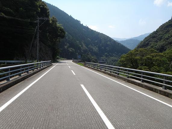 16　道は改良が進んでいます.JPG