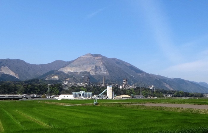 18　削り過ぎな山.JPG