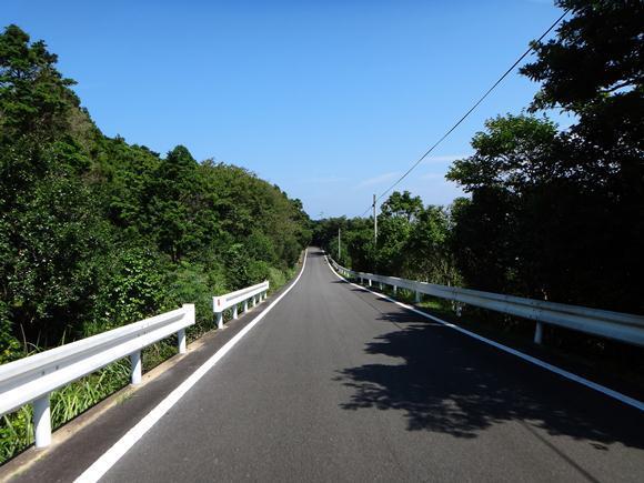 18　山道でも綺麗に整備されています.JPG