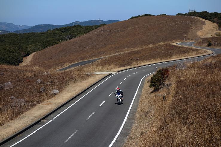 19　スポーツバイクが似合う峠だね.JPG