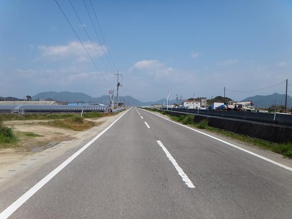19　道はほとんどセンターラインがある大きさ.JPG