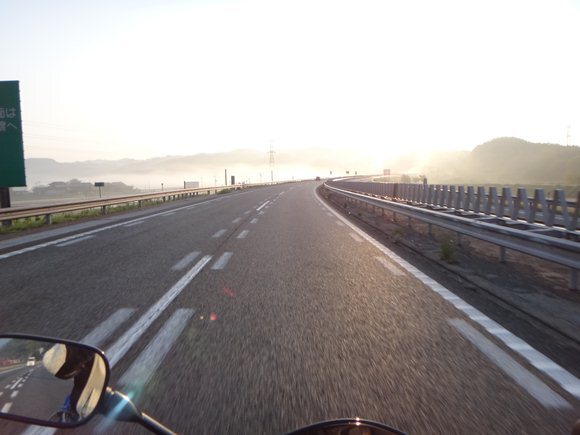 1　ひんやりする中国道.JPG