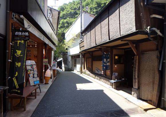 20　温泉街を抜けます.JPG