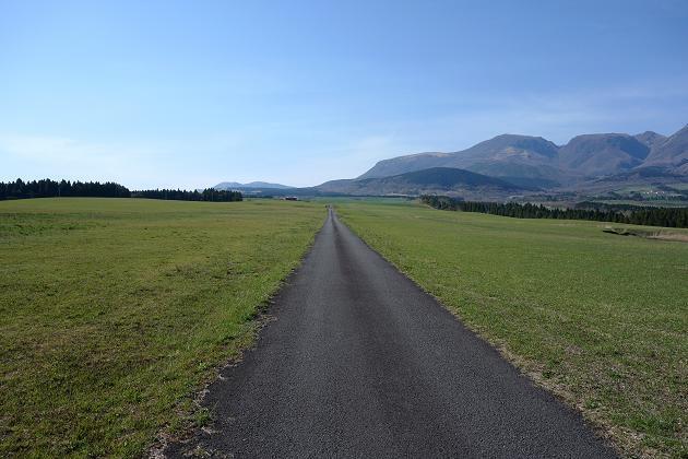 21　北海道とは違った眺めの牧場.JPG