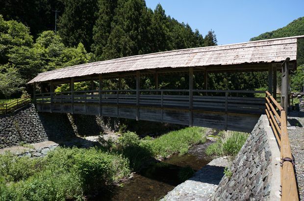 21　屋付きの橋.JPG