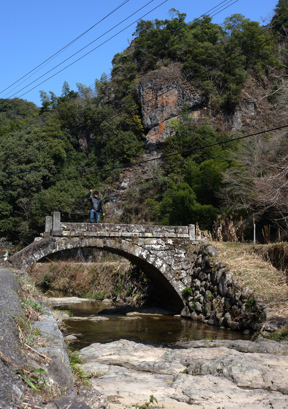 21　左右非対称の石橋.JPG