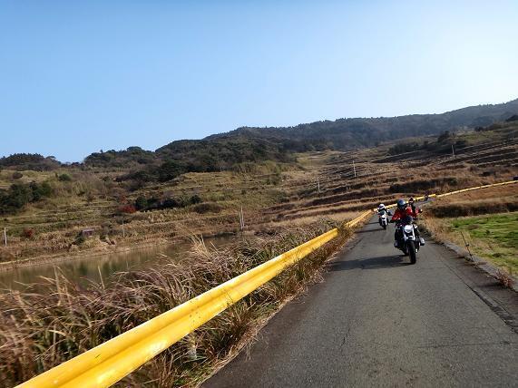 22　島の北部はこんな道.JPG
