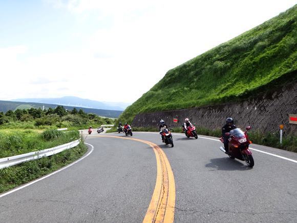 23　遅い観光客の車でノロノロ.JPG
