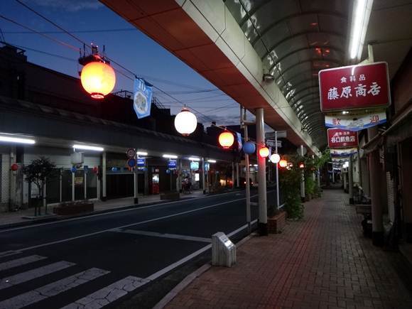 24　これが福江の繁華街.JPG