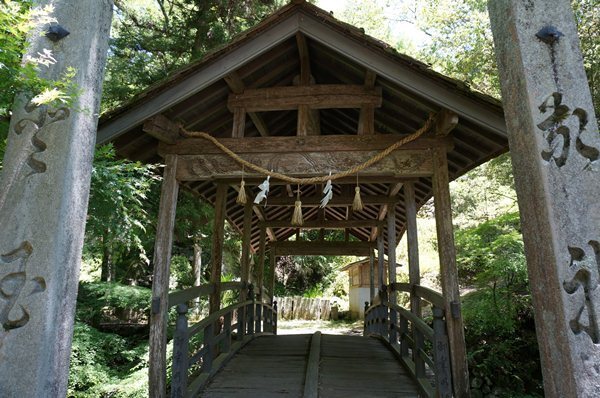 25　神社に通じる橋です.JPG