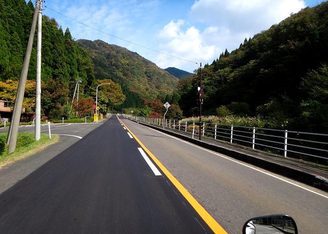 27　こっち車線は追い越し禁止じゃない道.JPG
