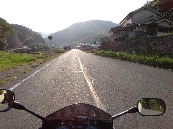 28　日が傾いてるけどまだ高速も乗ってない.JPG