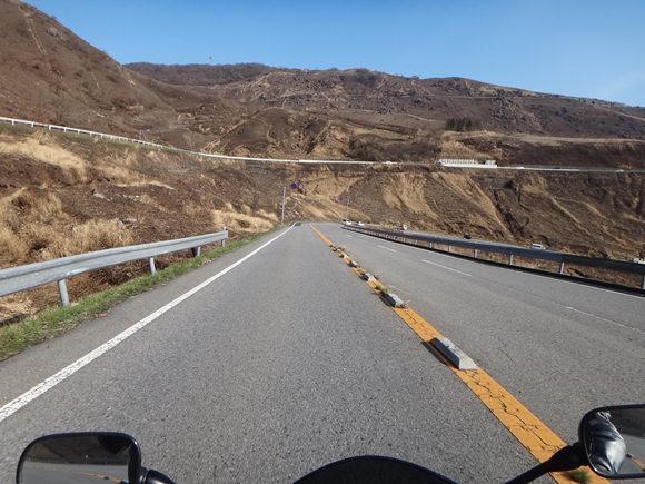 28　黒くても綺麗な道です.JPG