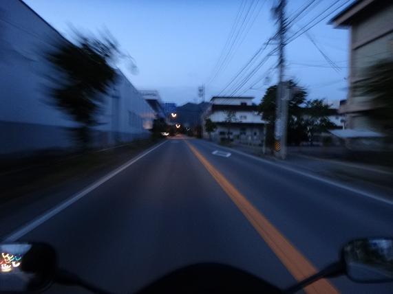 2　街はまだ夜明け前.JPG
