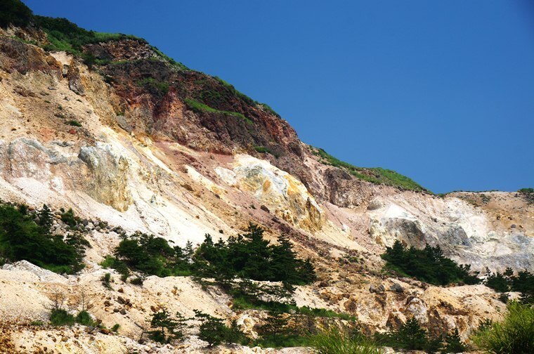35　凄い色の地層です.JPG