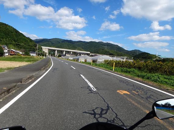 4　初めて入る県道.JPG