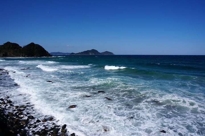 4　海は荒れています.JPG