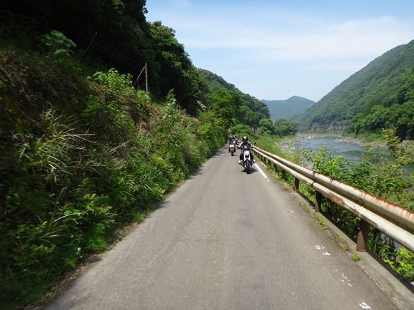 7　対岸は走りやすい国道なんですけど.JPG
