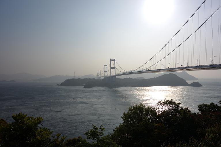 7　薄く霧に包まれた朝の来島海峡大橋.JPG
