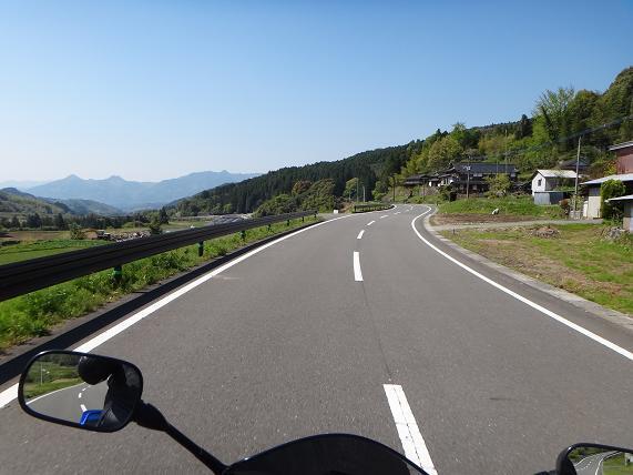 8　由布川渓谷沿いの大好きな道.JPG