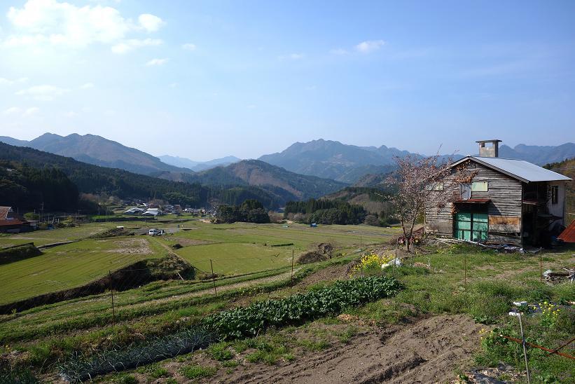 耶馬溪らしくない牧場的な風景.JPG